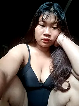 Emelyzz online show from July 2026 04:51:02 AM