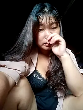Emelyzz online show from July 2026 02:15:02 AM