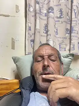 Snapshot of GeldenKuy chatting on June 2026 04:27:01 PM GeldenKuy online show from June 2026 04:27:01 PM