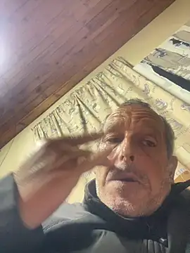 Snapshot of GeldenKuy chatting on June 2026 05:02:02 PM GeldenKuy online show from June 2026 05:02:02 PM