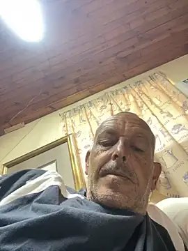 Snapshot of GeldenKuy chatting on July 2026 11:35:01 AM GeldenKuy online show from July 2026 11:35:01 AM