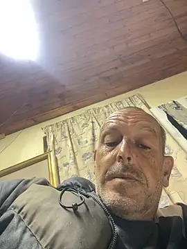 Snapshot of GeldenKuy chatting on July 2026 06:32:02 PM GeldenKuy online show from July 2026 06:32:02 PM