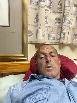 Snapshot of GeldenKuy chatting on July 2026 08:30:02 PM GeldenKuy online show from July 2026 08:30:02 PM