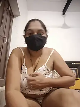 Snapshot of kavita_33 chatting on June 2026 04:22:01 PM kavita 33 online show from June 2026 04:22:01 PM