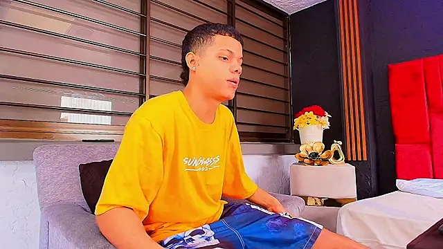Snapshot of JulianSterling___ chatting on June 2026 07:05:02 PM JulianSterling online show from June 2026 07:05:02 PM