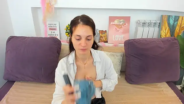 Serennaax online show from July 2026 03:11:02 AM