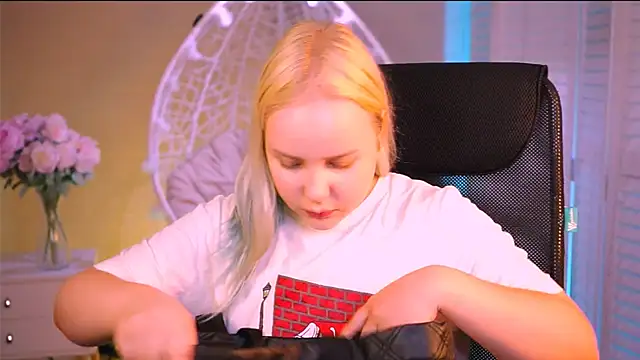Snapshot of stellawatts chatting on June 2026 10:08:02 AM stellawatts online show from June 2026 10:08:02 AM