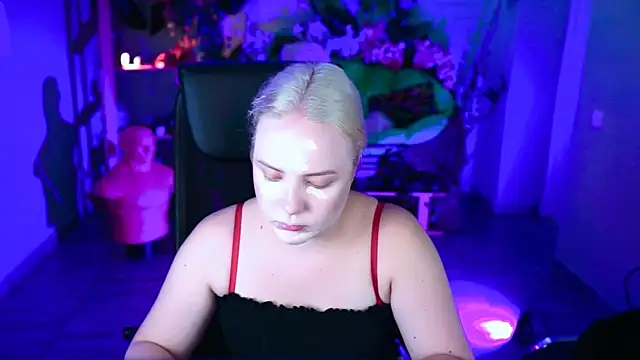 Snapshot of stellawatts chatting on July 2026 12:09:01 PM stellawatts online show from July 2026 12:09:01 PM