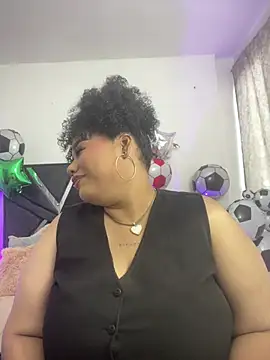 Snapshot of SunniieeFrequency chatting on June 2026 08:22:02 PM SunniieeFrequency online show from June 2026 08:22:02 PM