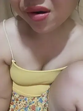 Snapshot of Emma-cutee chatting on July 2026 01:56:01 PM Emma-cutee online show from July 2026 01:56:01 PM