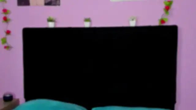 Snapshot of Makii_XOXO chatting on June 2026 11:43:01 PM Makii XOXO online show from June 2026 11:43:01 PM