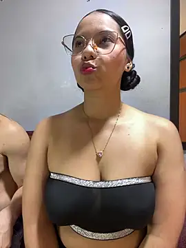 Snapshot of ColombianSexyCouple_ chatting on July 2026 05:26:02 AM ColombianSexyCouple online show from July 2026 05:26:02 AM