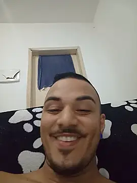 Edneishenrique online show from July 2026 05:38:02 AM