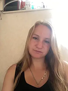 Snapshot of Emilia_ki chatting on June 2026 11:44:01 AM Emilia ki online show from June 2026 11:44:01 AM