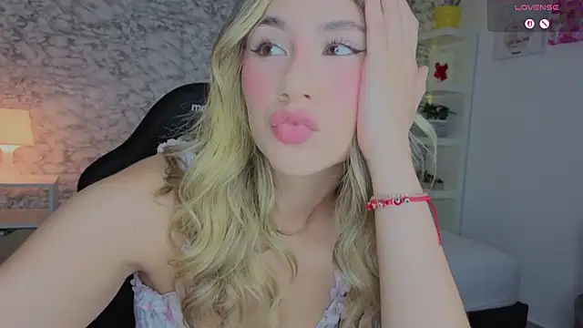 Snapshot of Isabella_Bliss chatting on June 2026 07:58:02 PM Isabella Bliss online show from June 2026 07:58:02 PM