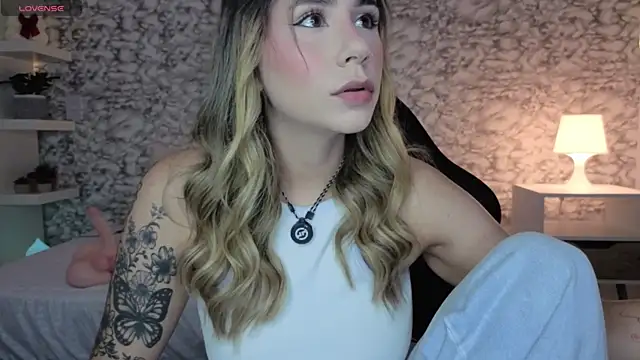 Snapshot of Isabella_Bliss chatting on July 2026 10:39:01 PM Isabella Bliss online show from July 2026 10:39:01 PM