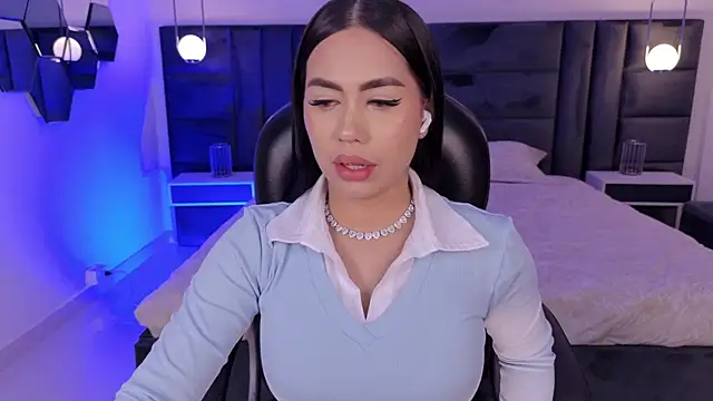 Snapshot of SabrinaMontclair chatting on July 2026 06:48:01 PM SabrinaMontclair online show from July 2026 06:48:01 PM