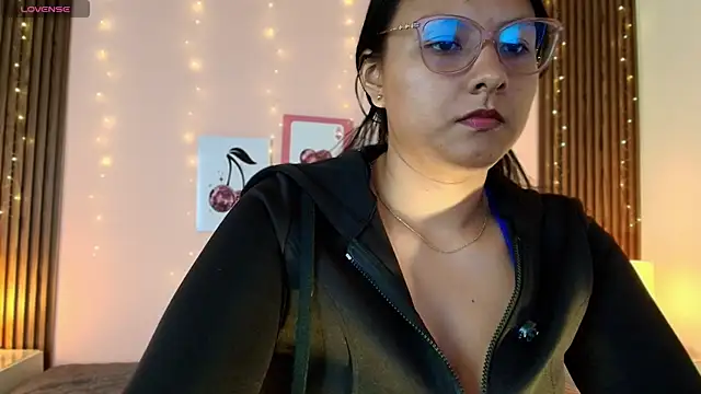 Snapshot of katty_collet chatting on June 2026 01:59:01 PM katty collet online show from June 2026 01:59:01 PM