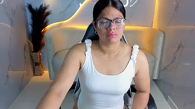Snapshot of sarah_bay_tx chatting on July 2026 12:40:01 PM sarah bay tx online show from July 2026 12:40:01 PM