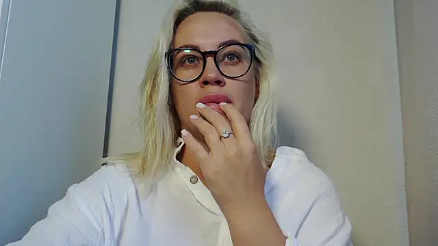 Snapshot of MariaTravel chatting on July 2026 10:06:01 AM MariaTravel online show from July 2026 10:06:01 AM
