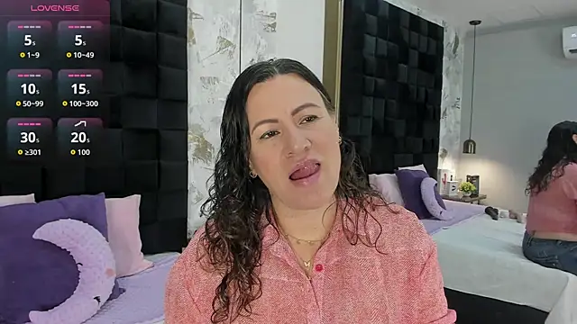 Snapshot of CharlotteG_ chatting on June 2026 01:39:02 PM CharlotteG online show from June 2026 01:39:02 PM