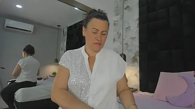 Snapshot of CharlotteG_ chatting on July 2026 01:06:02 PM CharlotteG online show from July 2026 01:06:02 PM