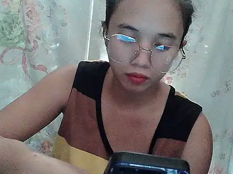 Snapshot of sophie_193 chatting on June 2026 06:16:02 AM sophie 193 online show from June 2026 06:16:02 AM