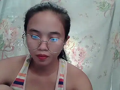 Snapshot of sophie_193 chatting on July 2026 03:24:02 AM sophie 193 online show from July 2026 03:24:02 AM