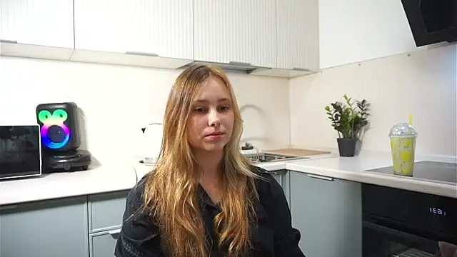 RikkiSmollee online show from July 2026 08:16:02 PM