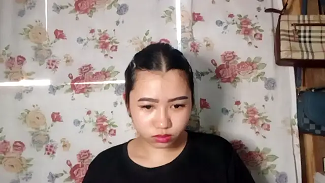 LeahKomarek online show from June 2026 07:22:01 AM