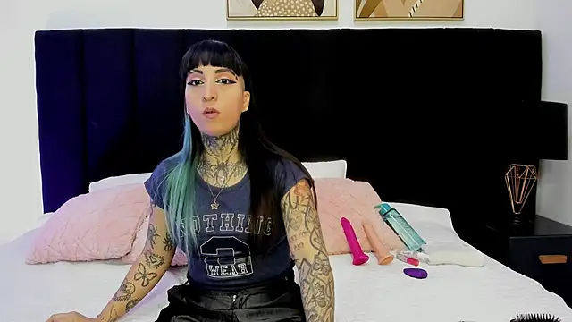 izzy moon7 online show from June 2026 11:02:01 AM