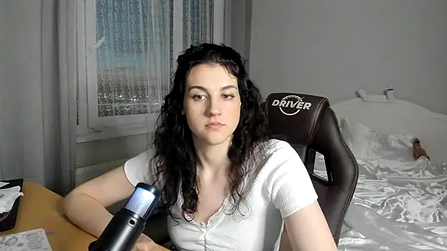 Snapshot of Avelinatt chatting on July 2026 09:21:02 PM Avelinatt online show from July 2026 09:21:02 PM