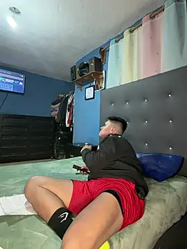 LatinoLeones online show from July 2026 02:04:02 AM