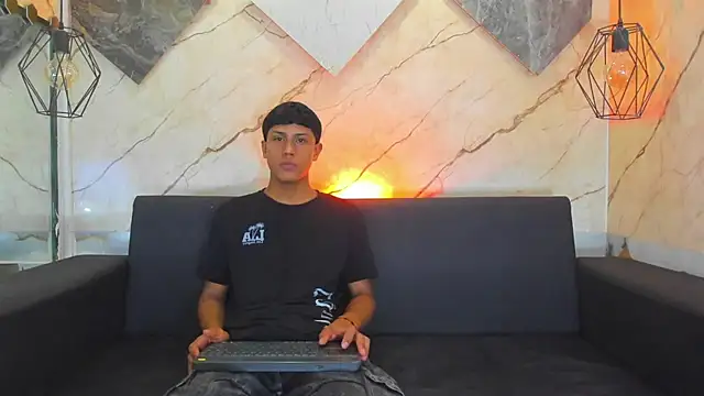 EMILIANO BLESS online show from June 2026 07:13:01 PM