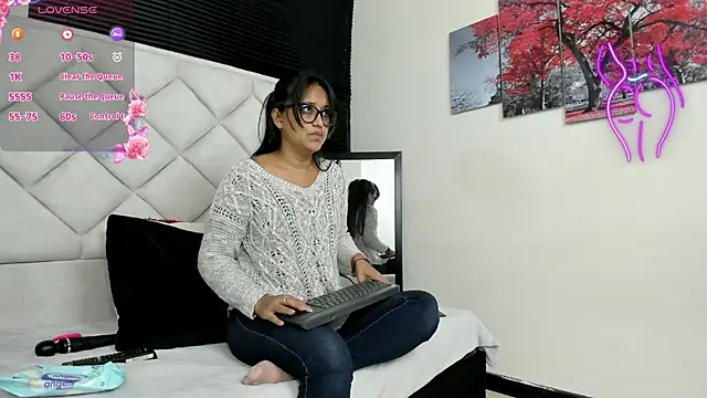 azul moonn online show from July 2026 04:15:01 AM