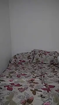 Snapshot of Female_puppy_in_heat chatting on July 2026 05:18:01 AM Female puppy in heat online show from July 2026 05:18:01 AM