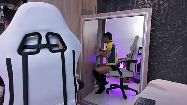 Snapshot of Matias_strong1 chatting on June 2026 03:28:02 PM Matias strong1 online show from June 2026 03:28:02 PM