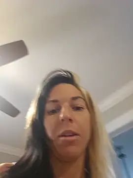 Snapshot of lil_jiggly chatting on June 2026 10:08:01 PM lil jiggly online show from June 2026 10:08:01 PM