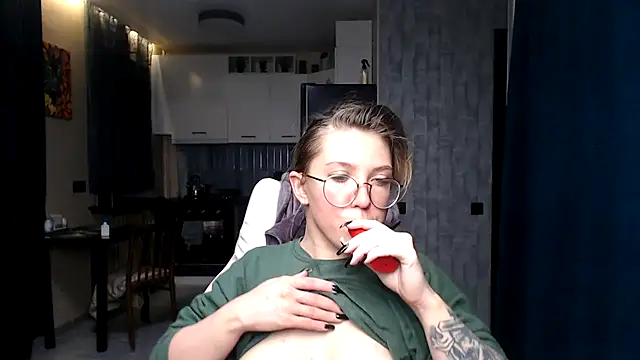 Reginasmilee online show from September 2025 02:38:02 AM