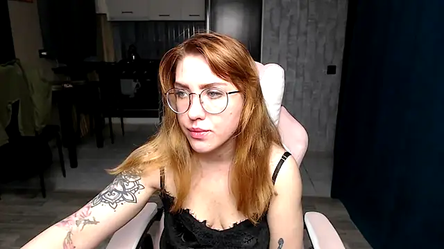 Reginasmilee online show from November 2025 12:43:02 AM