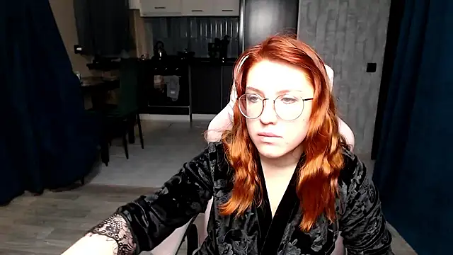 Reginasmilee online show from December 2025 12:38:02 AM