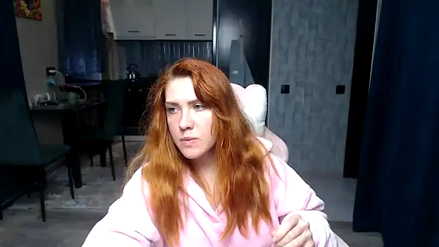 Reginasmilee online show from April 2026 02:44:01 PM