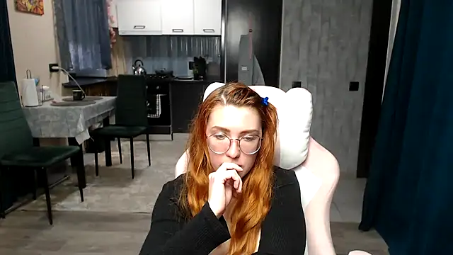 Reginasmilee online show from April 2026 02:53:01 PM