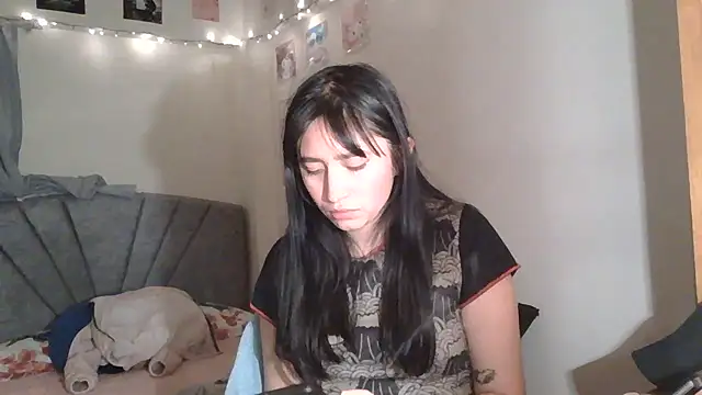 Snapshot of Zui_Luh chatting on July 2026 04:05:01 AM Zui Luh online show from July 2026 04:05:01 AM