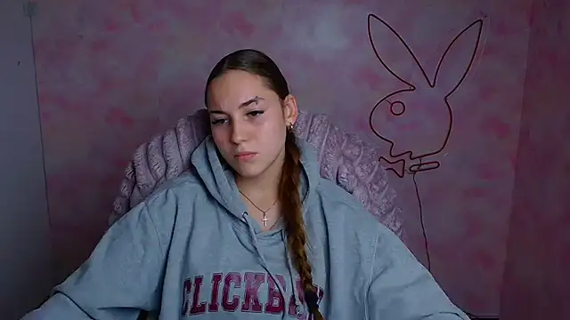 Snapshot of Holly_Mooon_ chatting on July 2026 07:23:02 AM Holly Mooon online show from July 2026 07:23:02 AM