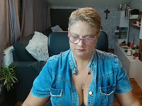 Snapshot of NewHellen4you chatting on July 2026 08:04:02 PM NewHellen4you online show from July 2026 08:04:02 PM