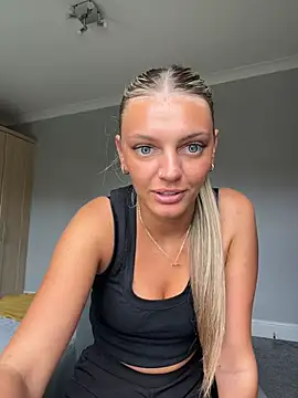 IndiaHughesUkx online show from July 2026 05:05:01 PM