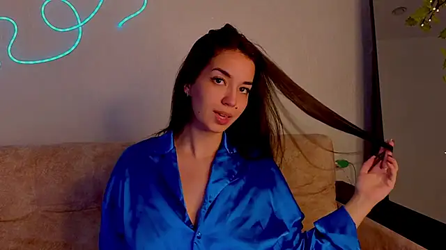 Snapshot of MollyGilberg chatting on July 2026 06:18:02 AM MollyGilberg online show from July 2026 06:18:02 AM