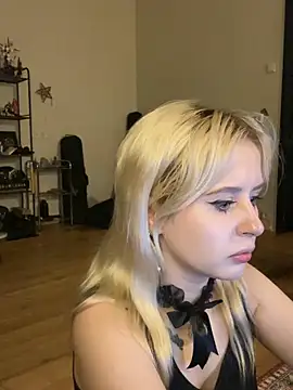 Snapshot of viviennedoll chatting on July 2026 11:55:01 PM viviennedoll online show from July 2026 11:55:01 PM