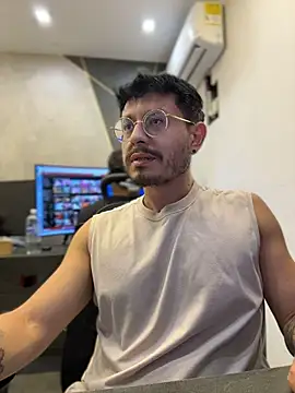 Snapshot of andrewlopezz chatting on July 2026 12:46:02 AM andrewlopezz online show from July 2026 12:46:02 AM